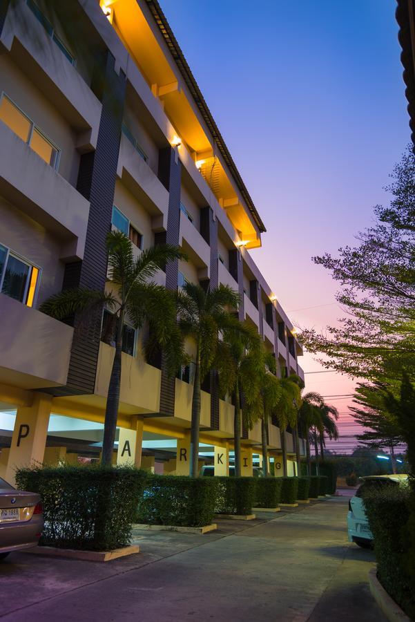 The Square Rayong Hotel Bagian luar foto