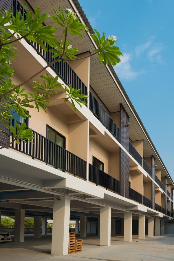The Square Rayong Hotel Bagian luar foto